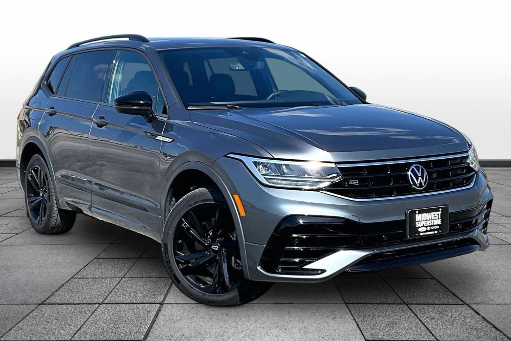 Used 2024 Volkswagen Tiguan SE R-Line FWD image 2