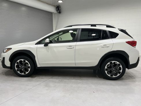 Used 2023 Subaru Crosstrek 2.0i Premium image 5