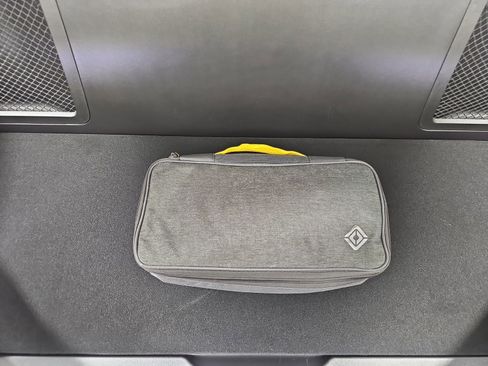 Used 2025 Rivian R1S Adventure image 34