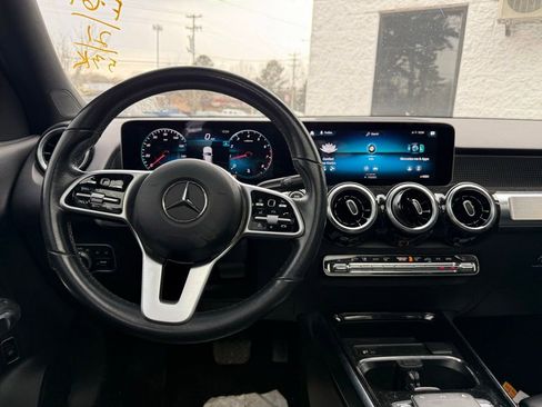 Used 2021 Mercedes-Benz GLB 250 4MATIC image 8