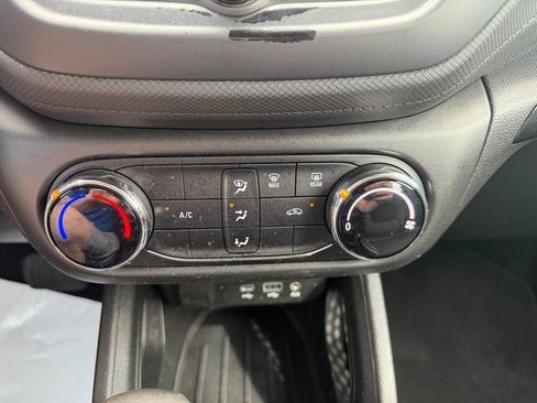 Used 2021 Chevrolet TrailBlazer LS w/ LPO, Blackout Package FWD image 16