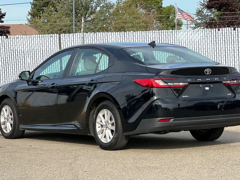 Used 2025 Toyota Camry LE FWD image 5