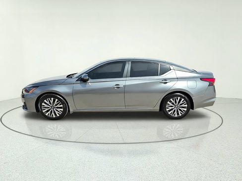 Used 2023 Nissan Altima 2.5 SV FWD image 3