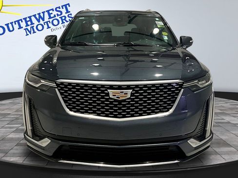 Used 2020 Cadillac XT6 Premium Luxury AWD/4WD image 2