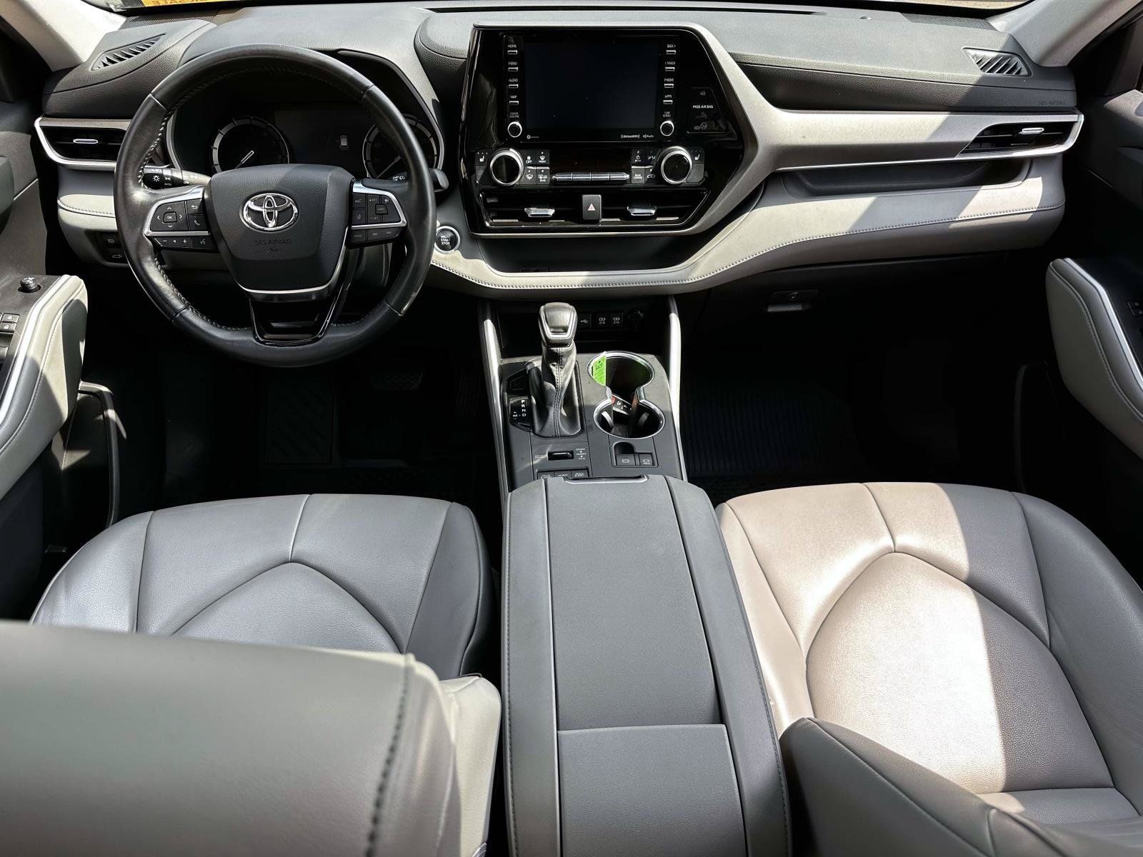 Certified 2021 Toyota Highlander XLE AWD/4WD image 19