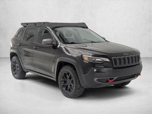 Used 2020 Jeep Cherokee Trailhawk image 3