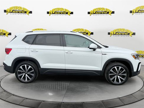 Used 2024 Volkswagen Taos SE image 6