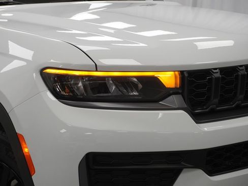 New 2026 Jeep Grand Cherokee Altitude AWD/4WD image 5