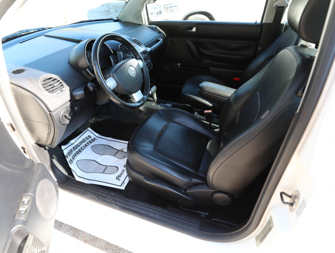 Used 2009 Volkswagen Beetle S FWD image 14