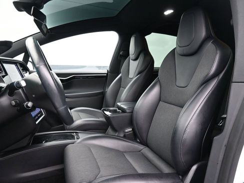 Used 2018 Tesla Model X 75D image 10