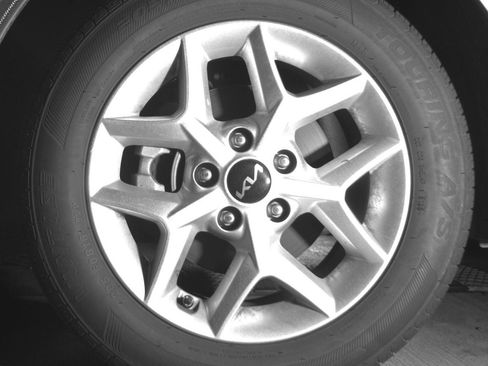 Used 2025 Kia Soul LX w/ LX Technology Package FWD image 19