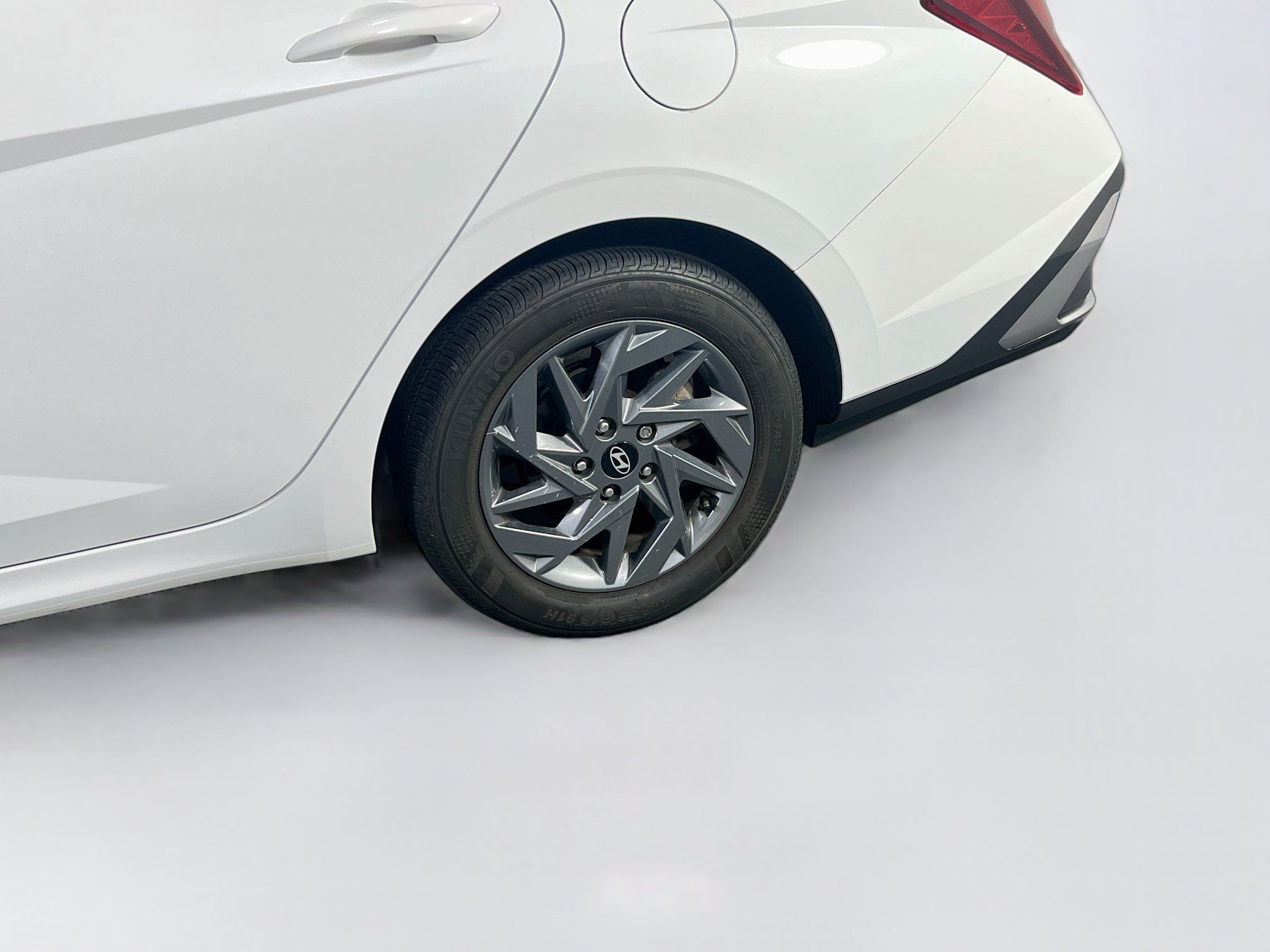 Used 2024 Hyundai Elantra SEL FWD image 29