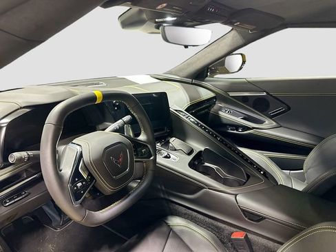 Used 2025 Chevrolet Corvette Stingray Premium Conv w/ Z51 Performance Package RWD image 11