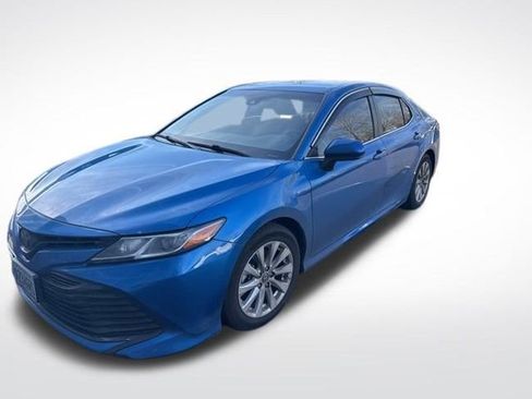 Used 2019 Toyota Camry LE image 10