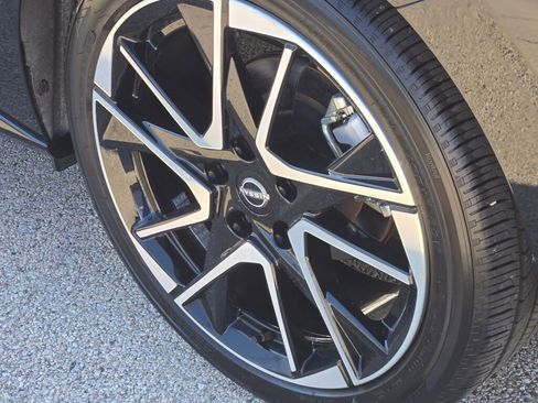 Used 2024 Nissan Sentra SR w/ SR Premium Package image 14