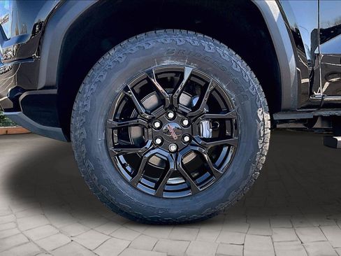 New 2026 GMC Canyon Denali w/ LPO, Denali Black Edition AWD/4WD image 15