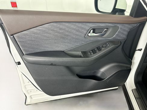 Used 2023 Nissan Rogue SV image 26