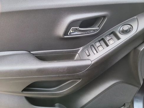 Used 2019 Chevrolet Trax LS w/ Tint and Cruise Package image 10