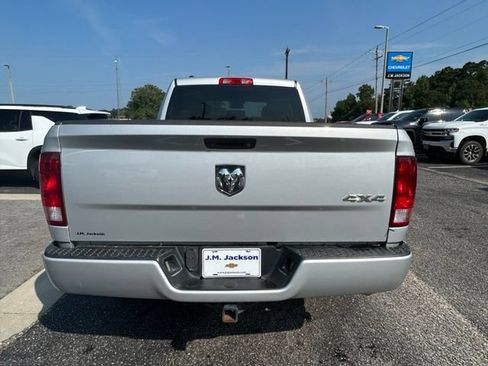 Used 2018 RAM 1500 Express w/ Express Value Package AWD/4WD image 3