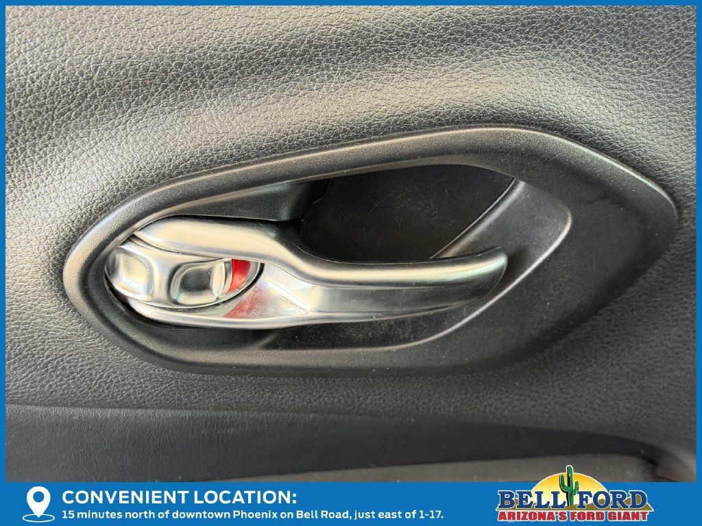 Used 2018 Jeep Cherokee Latitude Plus FWD image 13