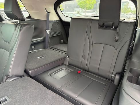 Used 2026 INFINITI QX60 Luxe w/ Family Package AWD/4WD image 9