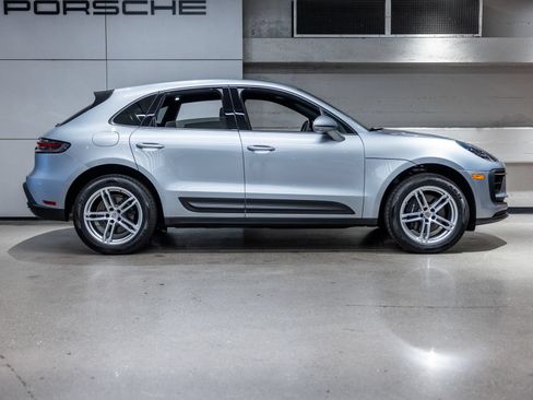 Used 2025 Porsche Macan AWD/4WD image 9