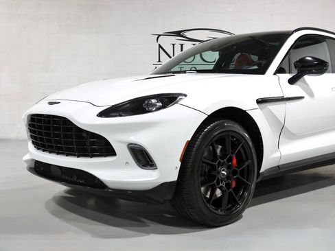 Used 2021 Aston Martin DBX AWD/4WD image 31