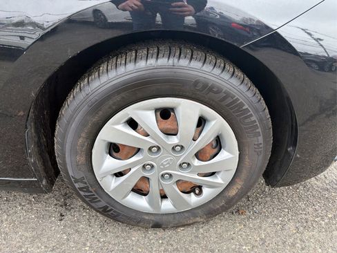 Used 2019 Hyundai Elantra SE FWD image 13