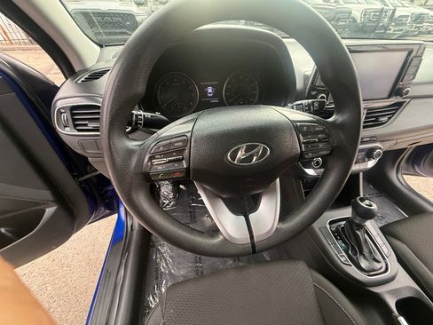 Used 2019 Hyundai Elantra GT FWD image 21