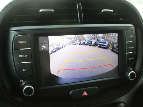 Used 2022 Kia Soul LX w/ Technology Package image 32