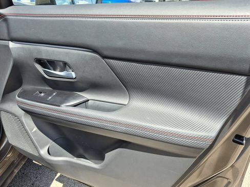 Used 2025 Nissan Kicks SR AWD/4WD image 16