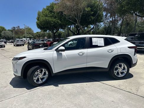 Used 2025 Chevrolet Trax LS w/ LS Convenience Package FWD image 37