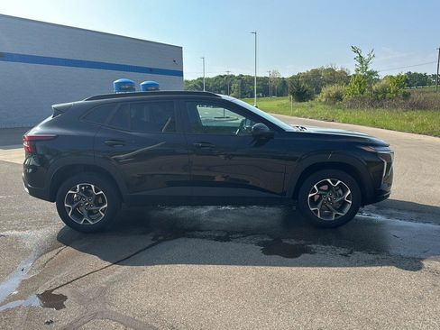 Used 2025 Chevrolet Trax LT w/ LT Convenience Package FWD image 6