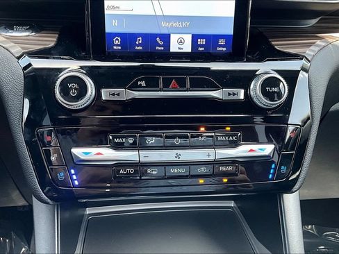 Used 2023 Ford Explorer Limited w/ Limited Technology Package AWD/4WD image 17
