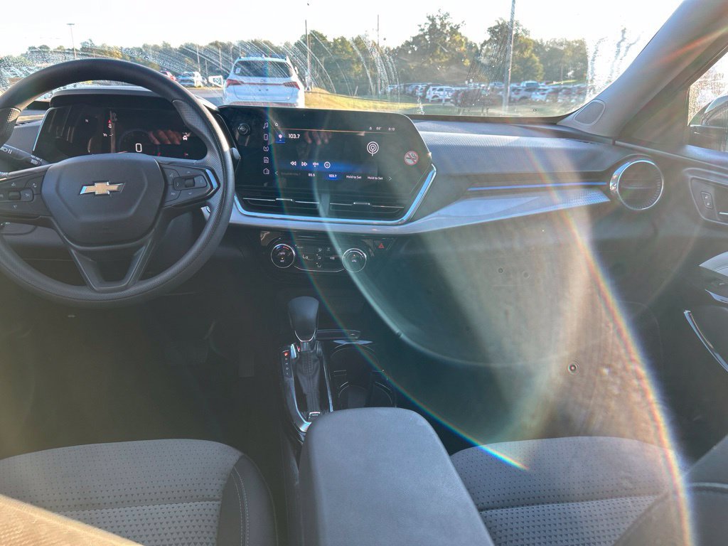 Used 2024 Chevrolet Trax LT FWD image 5