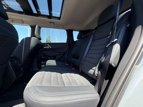 New 2026 Mitsubishi Outlander AWD image 39