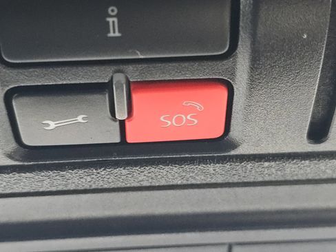 Used 2019 Volkswagen Beetle 2.0T S image 25