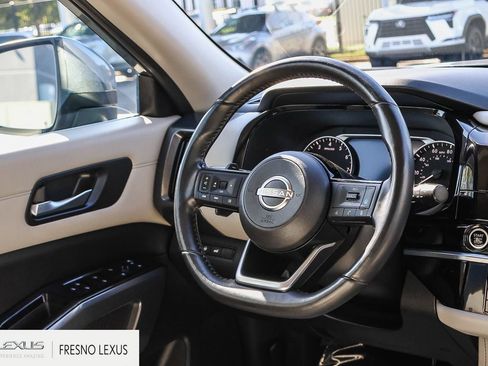 Used 2023 Nissan Pathfinder SL FWD image 18