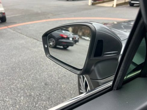 Used 2021 Volkswagen Tiguan SE w/ Panoramic Sunroof Package image 12