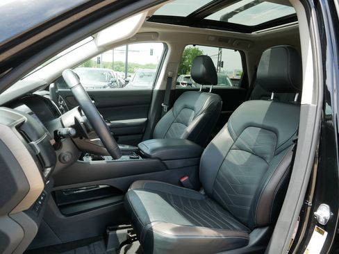 Used 2023 Nissan Pathfinder Platinum w/ Lighting Package (N93) AWD/4WD image 14