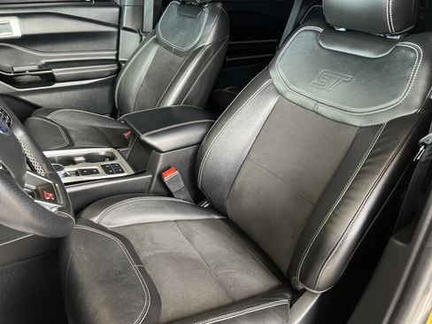 Used 2022 Ford Explorer ST w/ ST Street Pack image 11