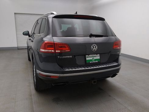Used 2016 Volkswagen Touareg Sport image 6