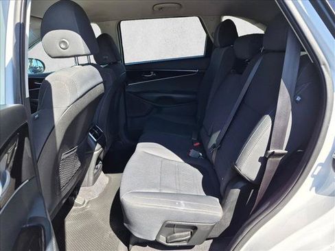 Used 2019 Kia Sorento FWD image 15