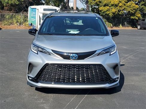 Used 2024 Toyota Sienna XSE image 2