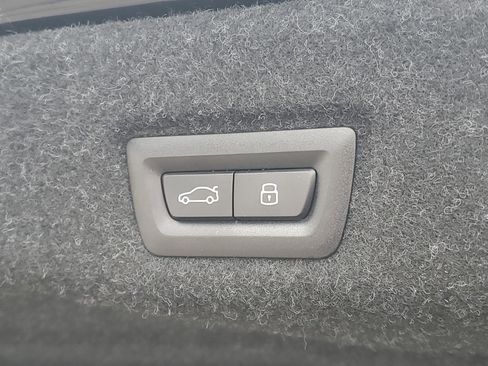 Used 2025 BMW 530i xDrive w/ M Sport Package image 27