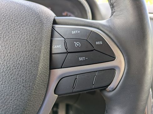 Used 2018 Jeep Grand Cherokee Limited image 24