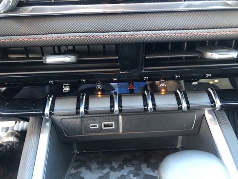 Used 2024 Chevrolet Colorado Z71 w/ Z71 Convenience Package 2 image 18