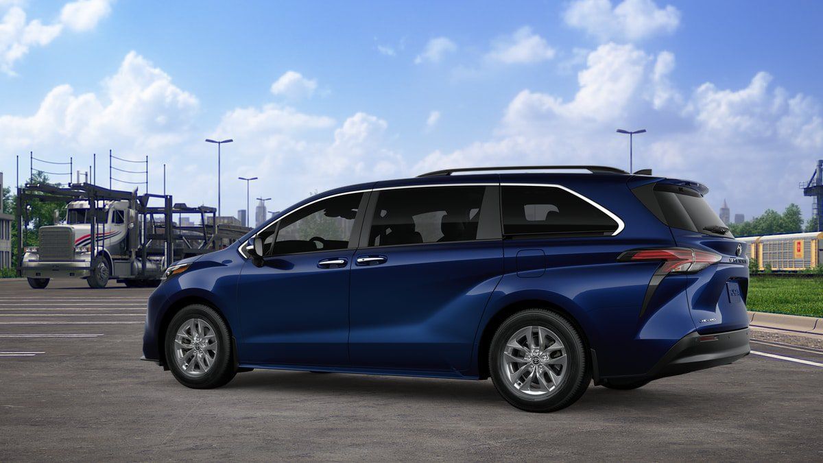 New 2026 Toyota Sienna XLE AWD/4WD image 5