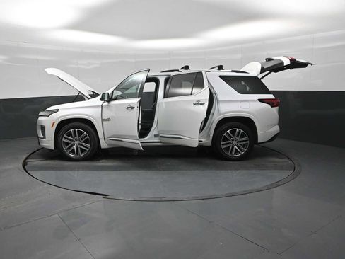 Used 2023 Chevrolet Traverse High Country image 38