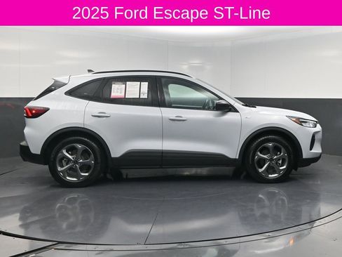 Used 2025 Ford Escape ST-Line image 4